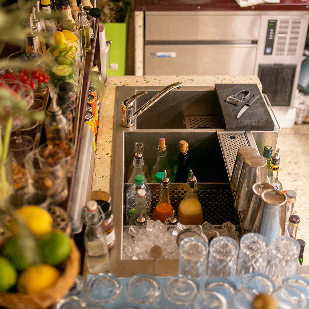 Mise en place carré avec la station cocktails Bariste chez Imago